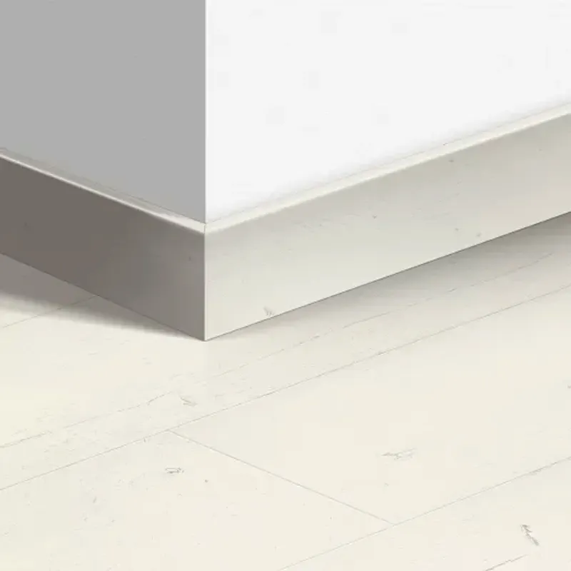 QSPSKR04753MD240 Ламинированный плинтус Quick-Step Паркетный, белый — изображение 1